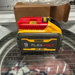 DEWALT FLEXVOLT 9Ah Battery - Black, Yellow..New - never used